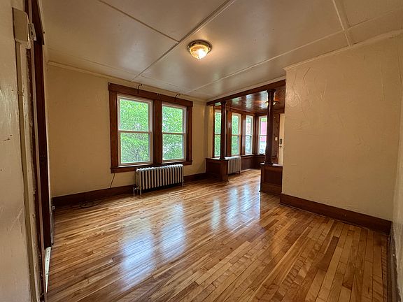 5th image of 25 Oak St E #D