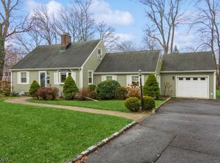 255 Hickory Ln, Mountainside, NJ 07092