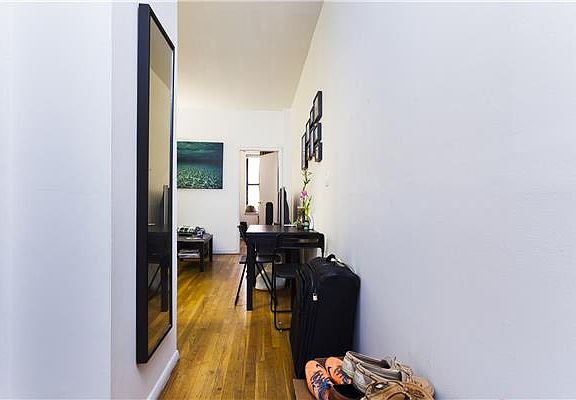4th image of 217 E 33rd St APT 2RW