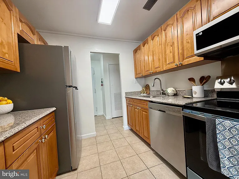 3101 S Manchester St #308 — Photo 5