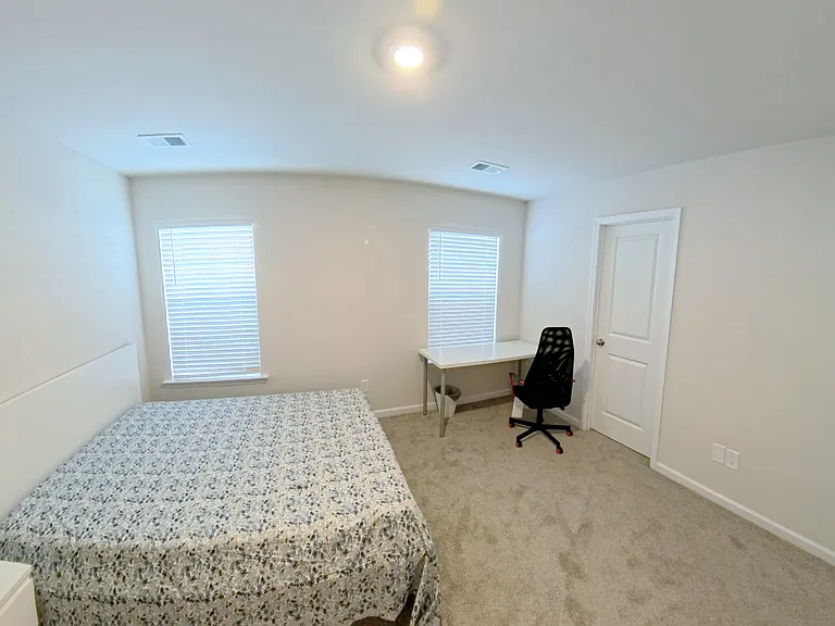 916 Drake Grove Ln — Photo 12
