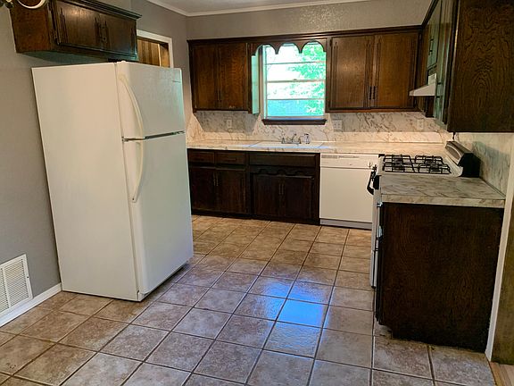 4th image of 1403 Lakecrest Dr