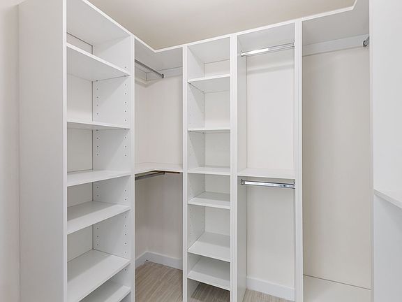 5th image of 446 NE 39th St #220