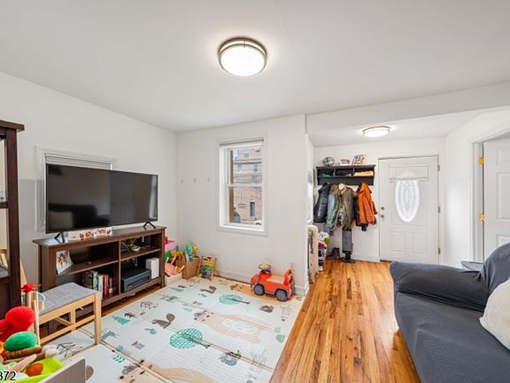 3rd image of 192 Boston Ave