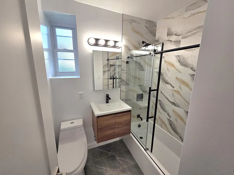 2345 Linwood Ave #LG — Photo 14