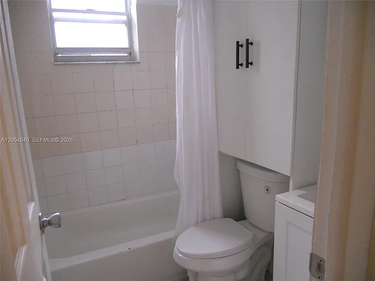 1043 NW 2nd St #9 — Photo 6