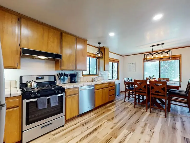664 Ivy Ln — Photo 24