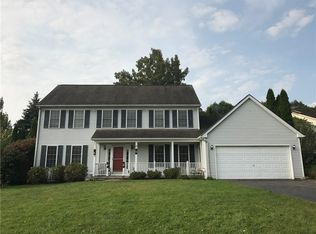 17 Royal Birkdale Ct, Penfield, NY 14526