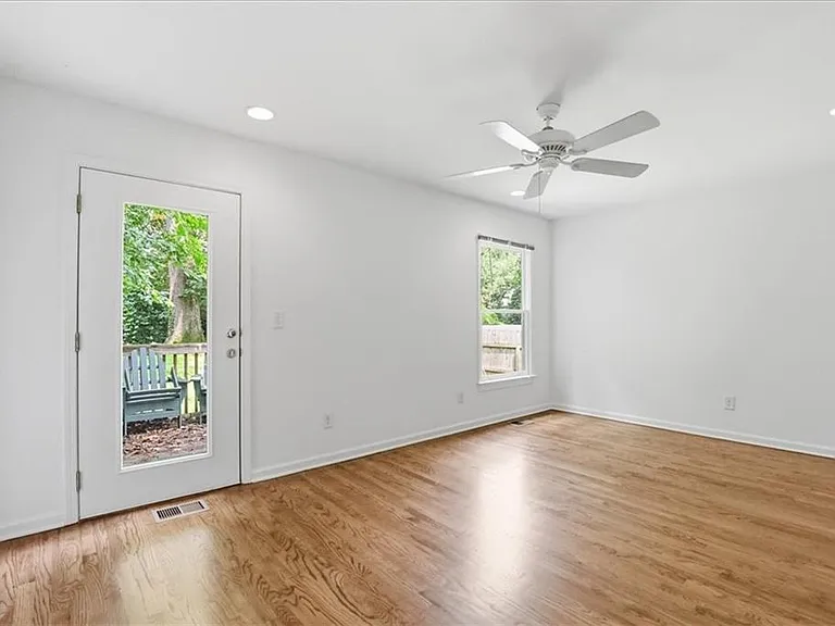 1464 Hawthorne Ave NW — Photo 16