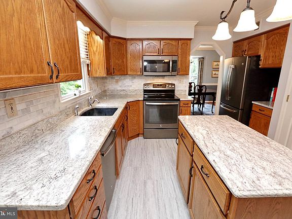 5th image of 1021 Suffolk Dr