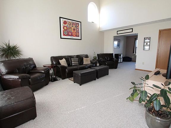 3rd image of 8813 Ormiston Cir