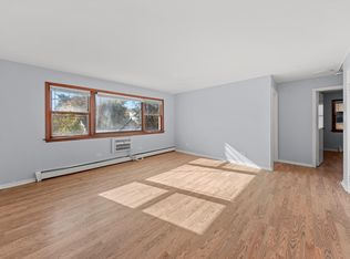 7727 43rd St APT 4B, Lyons, IL 60534