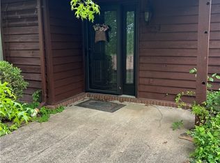 404 Powder Horn Rd, Charleston, WV 25314