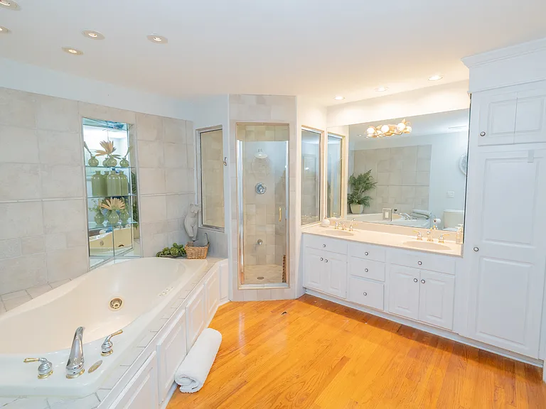 944 Lakeview Dr — Photo 9