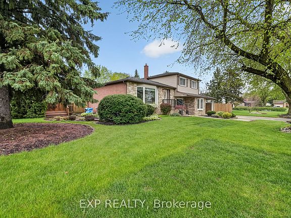 3rd image of 3510 Yale Cres