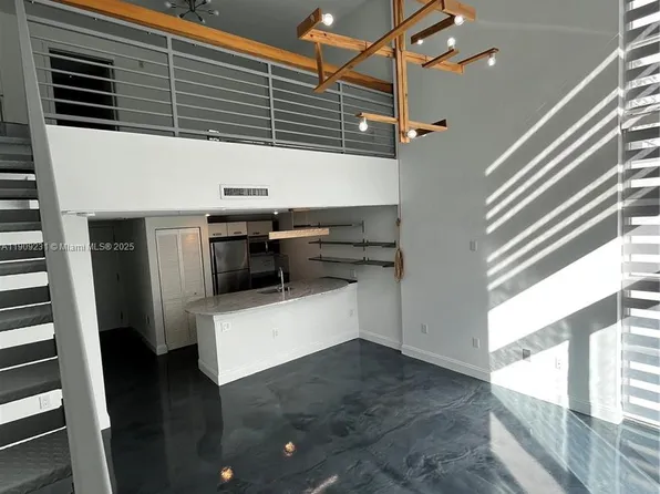 7744 Collins Ave APT 17, Miami Beach, FL 33141