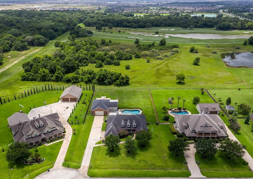 2nd image of 26111 Cross Hollow Ln