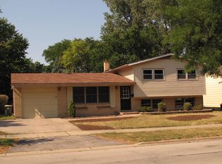 608 W Hintz Rd, Arlington Heights, IL 60004