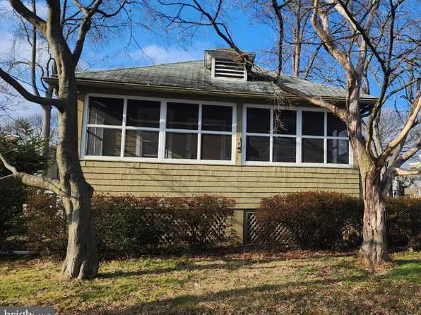 811 Chestnut St, Collingdale, PA 19023