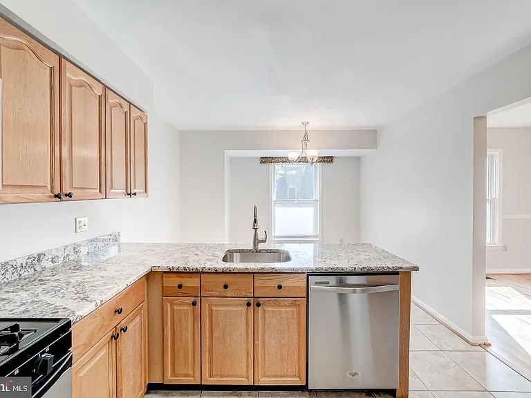 7208 Burton Hill Ct — Photo 7