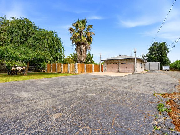 4th image of 5308 E Mount Whitney Avenue
