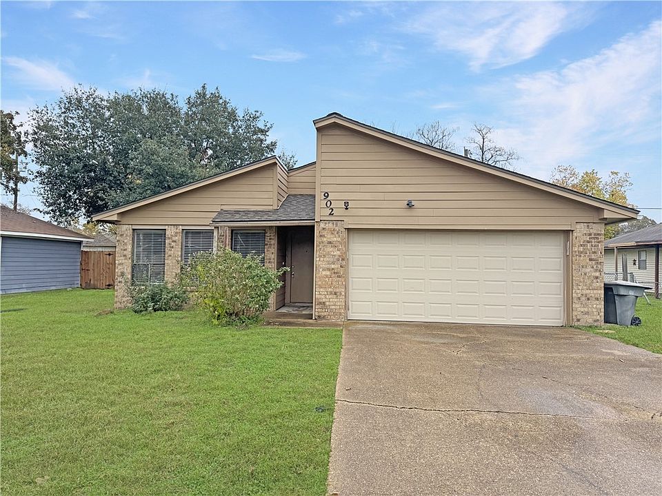 1st image of 902 San Saba Dr