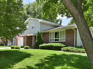 803 Valley View Dr, Ottawa, IL 61350