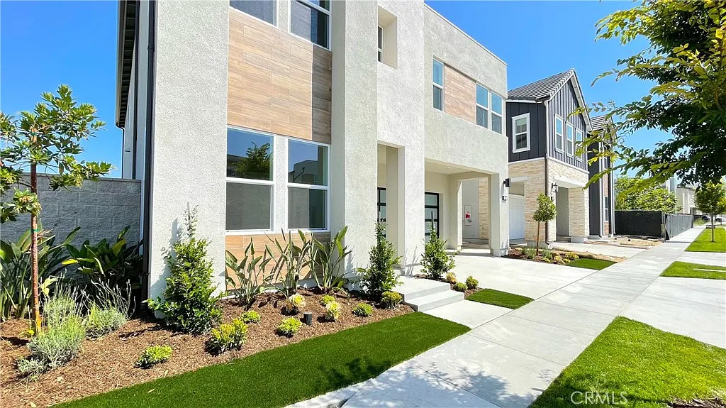 5 bed, 3176 sqft, $7,000 — Photo 2