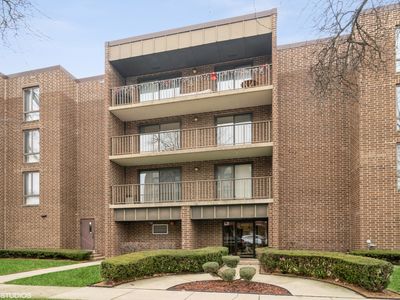 8352 W Addison St #206, Chicago, IL, 60634