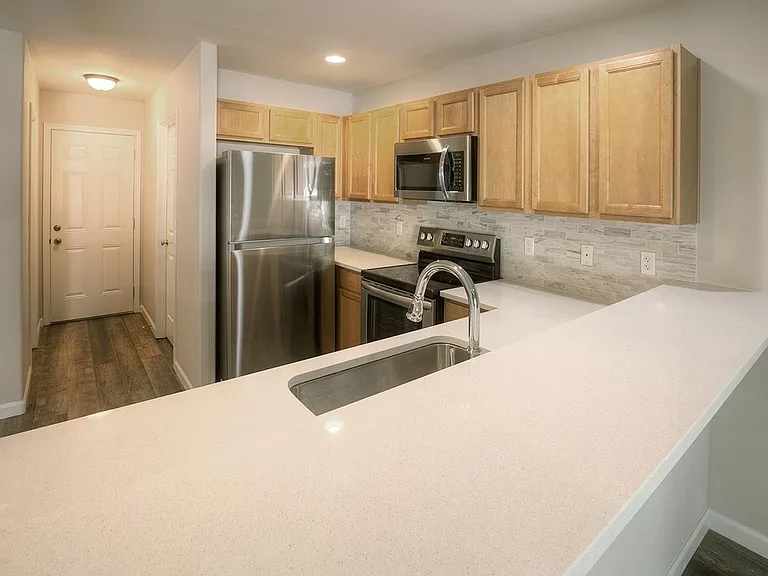 2840 SW Juniper Ave — Photo 2
