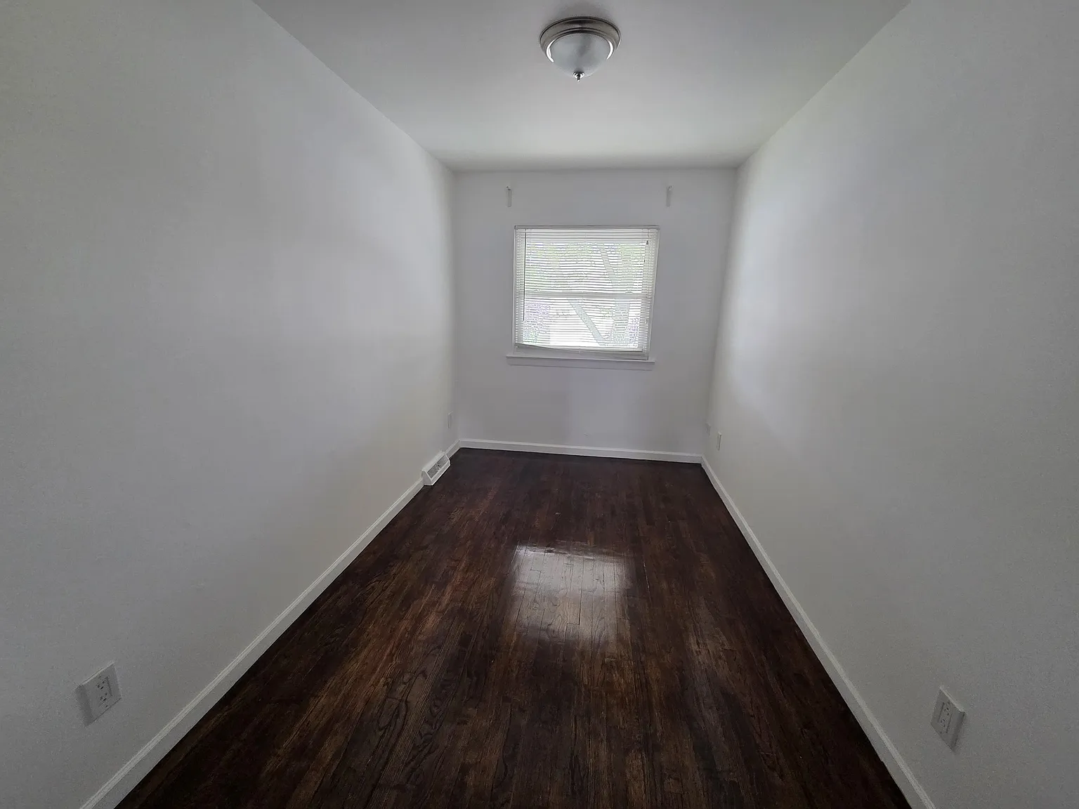 3 bed, 1.5 bath, 1224 sqft, $3,800 — Photo 2