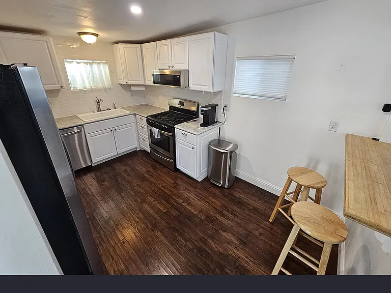 423 Panay St — Photo 4