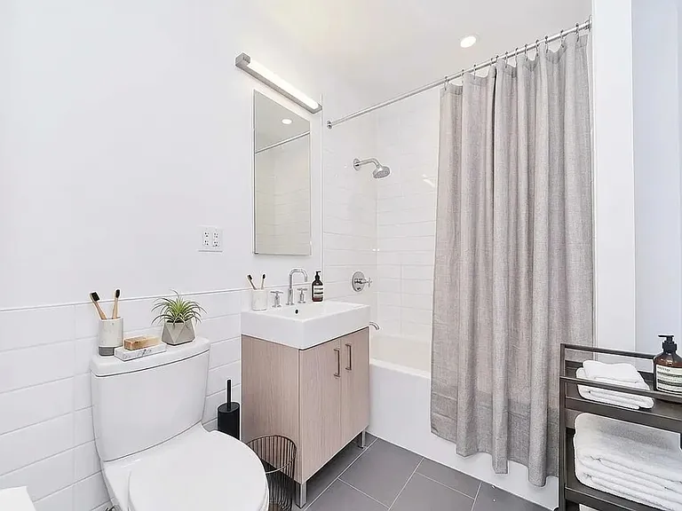 53 Hope St #216 — Photo 5