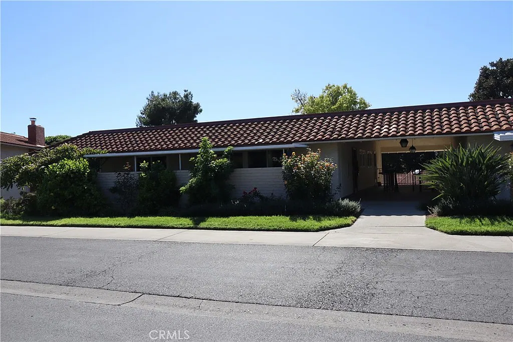 2 bed, 1079 sqft, $3,100 — Photo 2