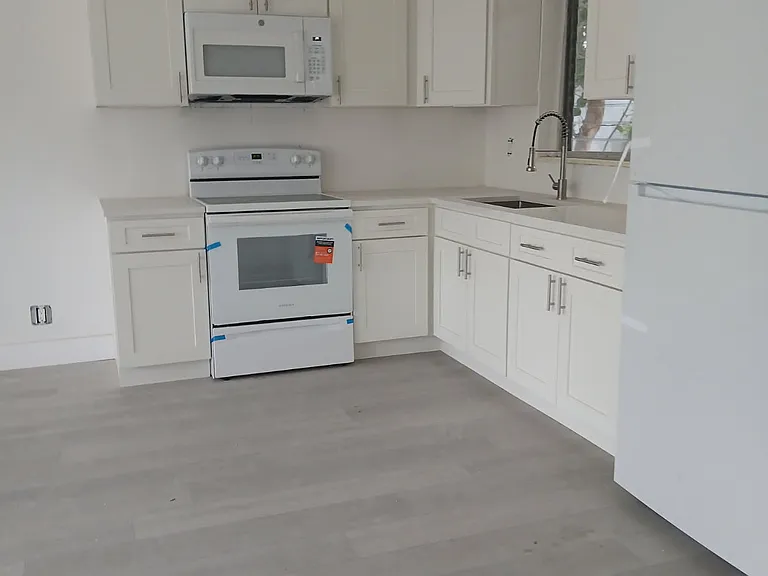 1499 NE 32nd St #3 — Photo 6