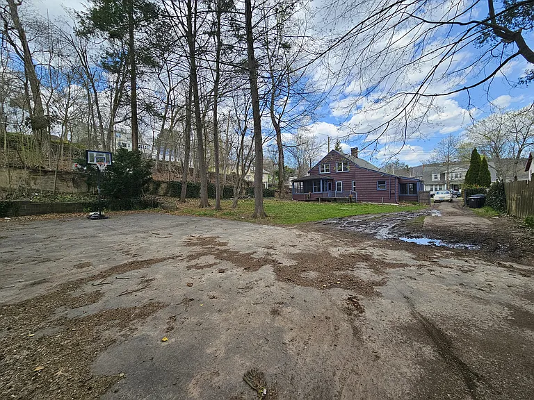 300 W Elm St — Photo 18