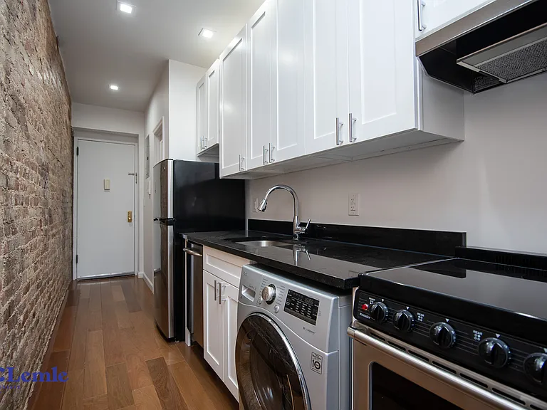 1324 Lexington Ave #2C — Photo 1