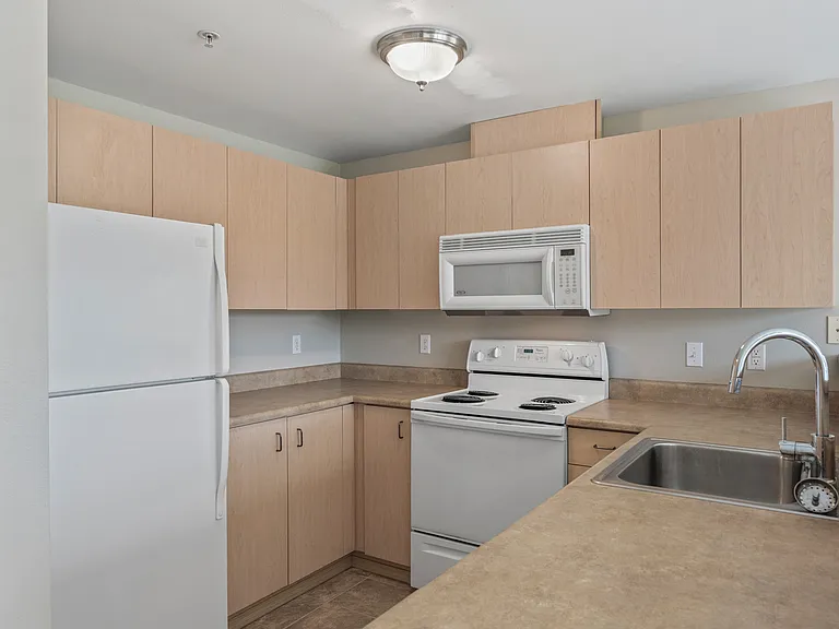 5200 Roosevelt Way NE #403 — Photo 1