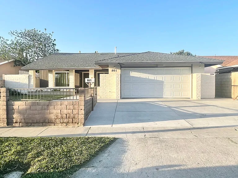801 E Hood Ave — Photo 1