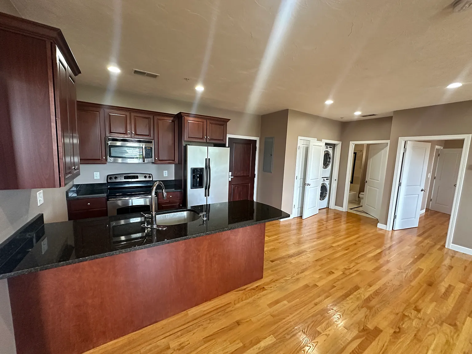 2 bed, 928 sqft, $3,725 — Photo 2