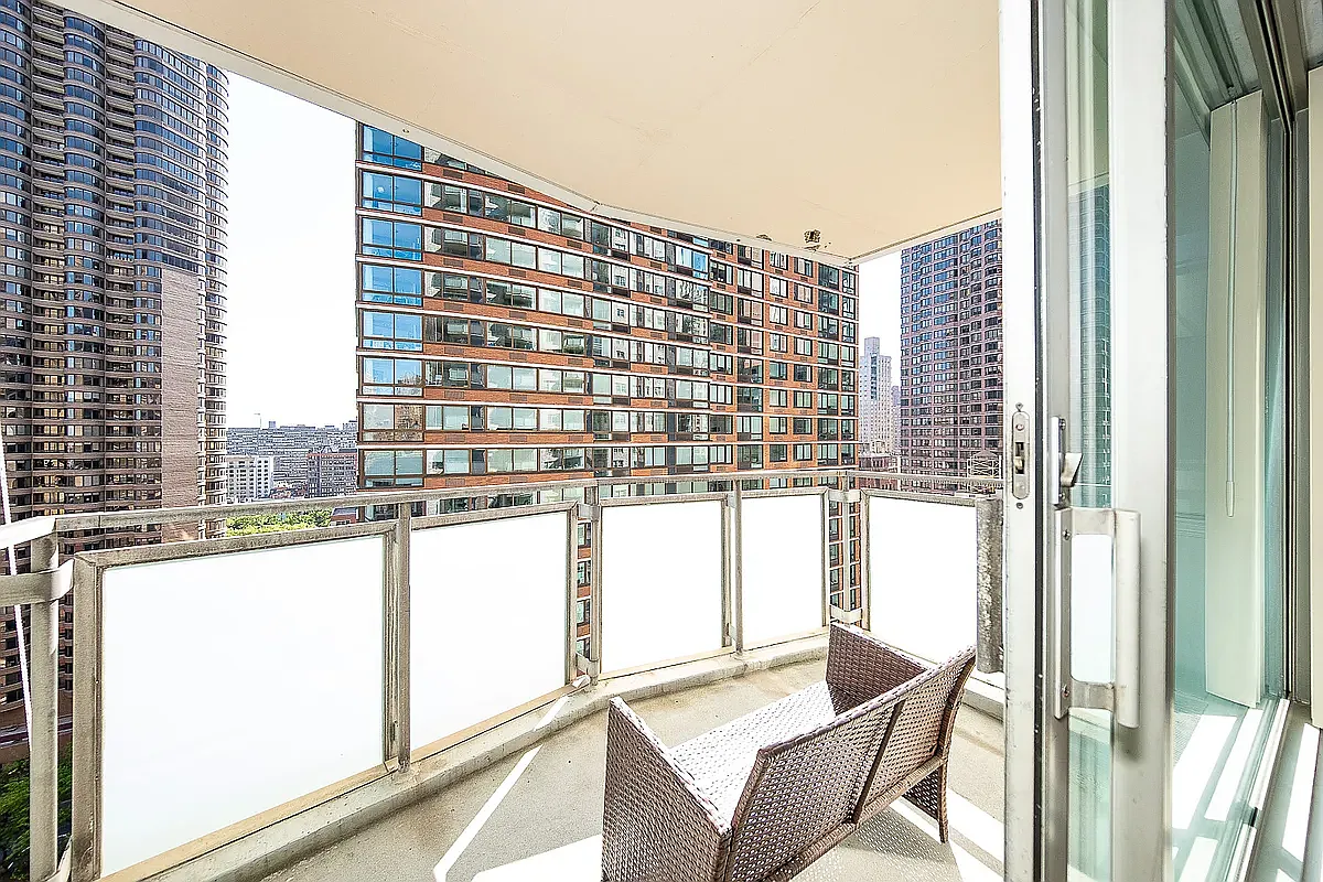 300 East 40th Street — Photo 1