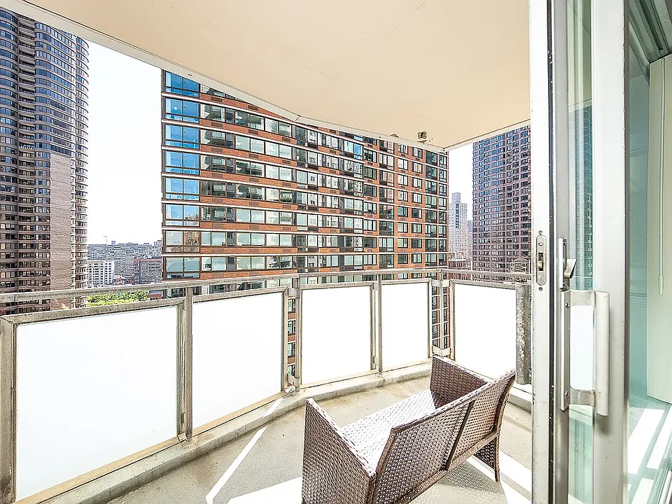 300 E 40th St #19J
