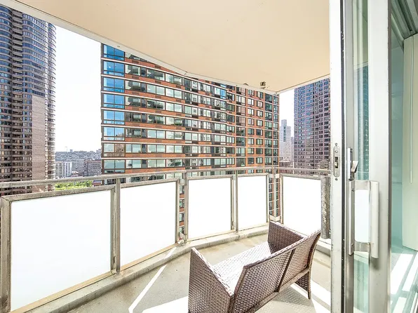 300 East 40th Street image 1 of 12