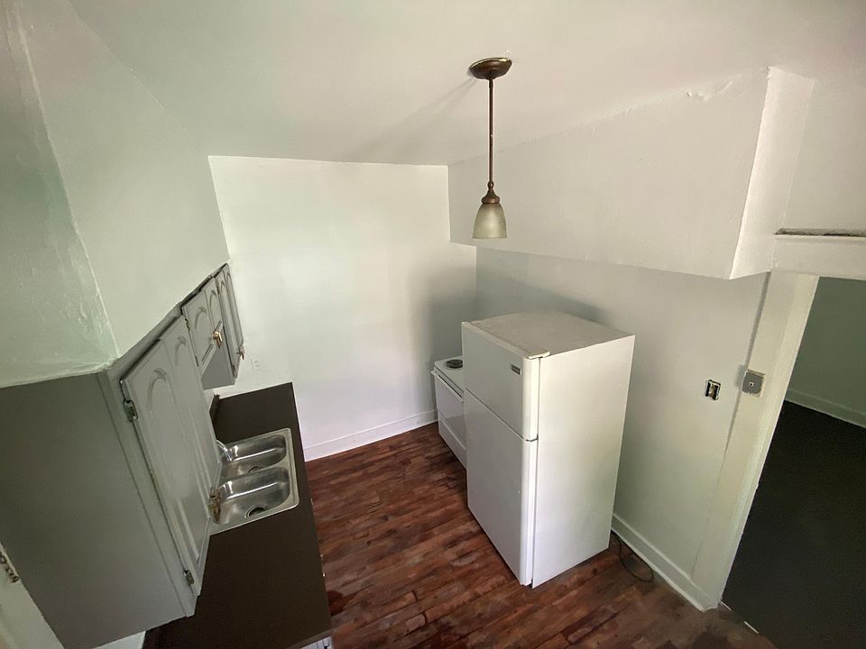 2nd image of 1923 N Roman St