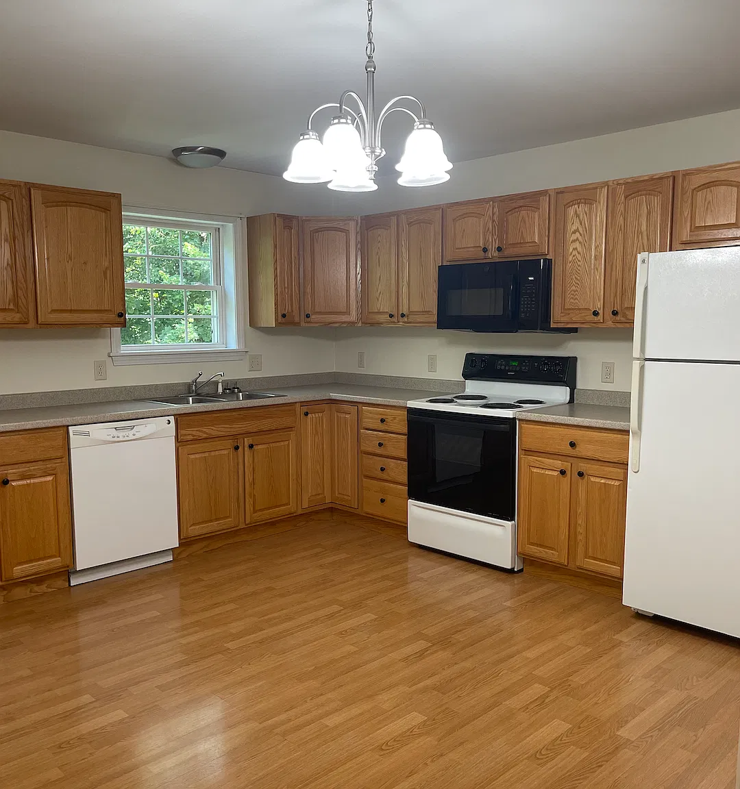 2 bed, 1.5 bath, 1170 sqft, $1,900 — Photo 3