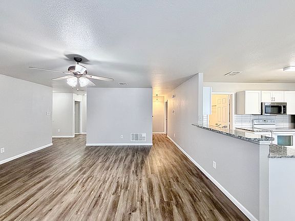 4th image of 2809 Briargrove Ln