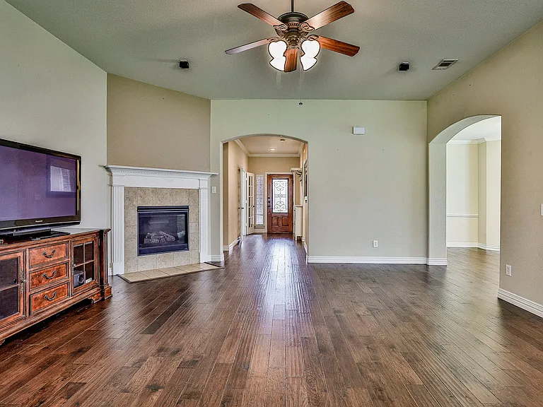 223 Aspen Ln — Photo 4