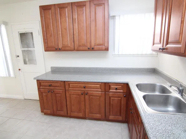 1170 Menlo Ave, Los Angeles, CA 90006