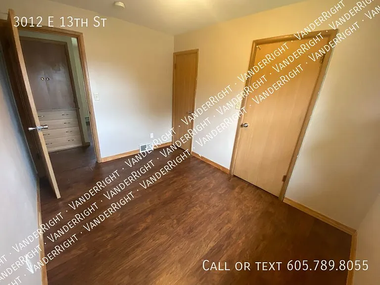 3012 E 13th St — Photo 8