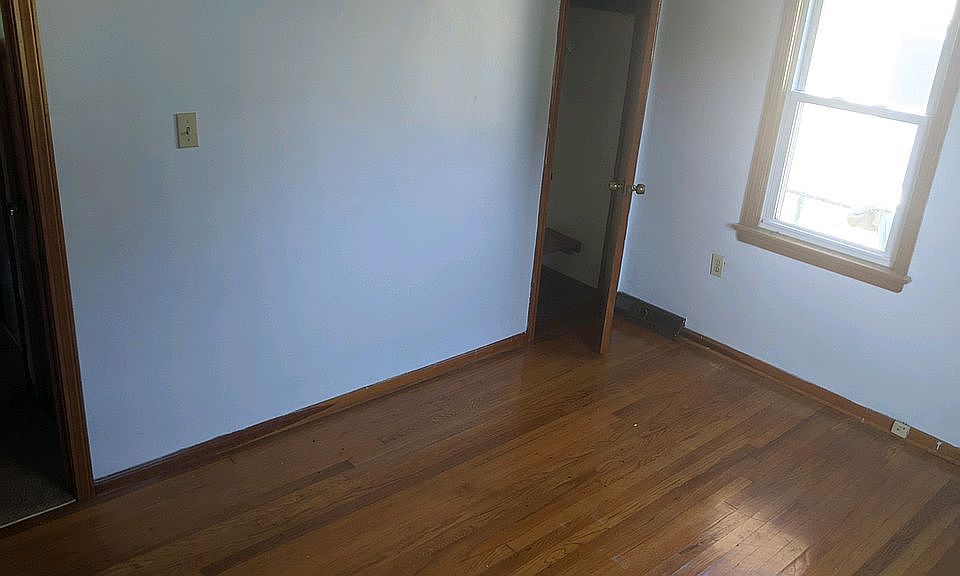 1st image of 1152 E 332nd St